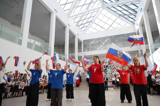 В БАЛАШИХЕ ОТКРЫЛАСЬ НОВАЯ ШКОЛА. 👏 
В жилом комплексе «Пехра» построили четырёхэтажное учебное заведение..