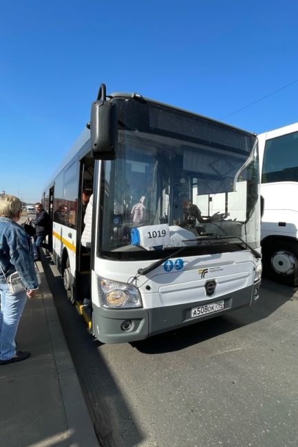 Вчера запустили автобус по маршруту 1019, насколько мы поняли пока единственный. Не оплачивайте переводом на..