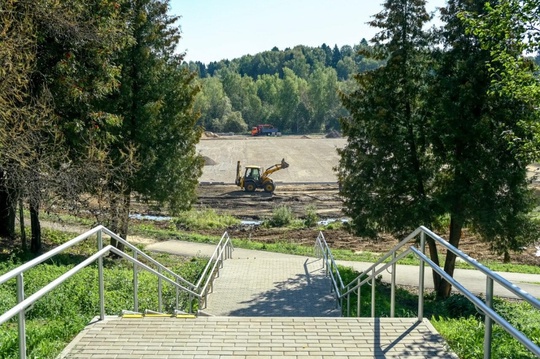 Подходит к концу долгожданное обновление футбольного поля в микрорайоне Ферма. Сообщает Сергей..