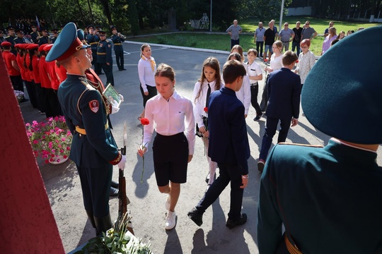 ВЕЧНАЯ ПАМЯТЬ 🙏
Мемориальную доску участнику СВО Владимиру Алексашину открыли в Балашихе. 
Ее установили..