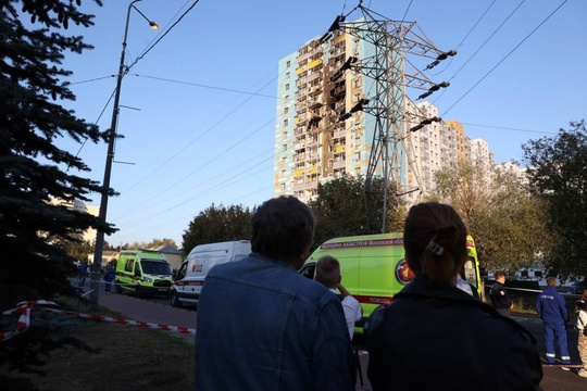 ⚡⚡⚡ Губернатор Московской области Андрей Воробьев прибыл к дому на Спортивном проезде в Раменском,..