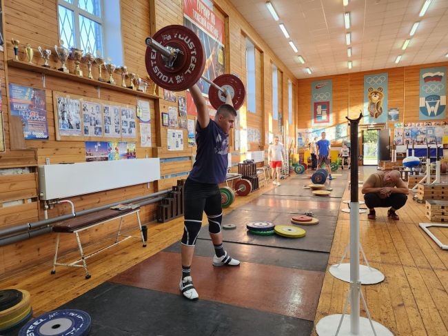 🏋️‍♂️ В районном ДК открыт набор в школу олимпийского резерва по тяжелой атлетике.  Где наши будущие..