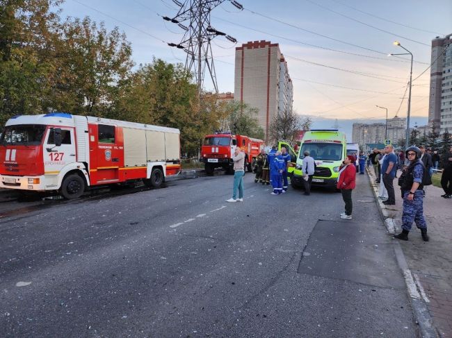 Сегодня ночью Подмосковье атаковали беспилотники.  В Раменском пострадали два многоквартирных дома...