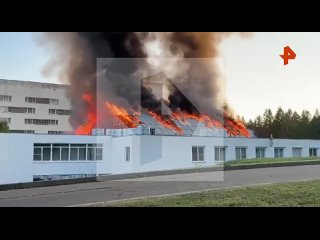 🔥Мощный пожар охватил задние санатория «Загорские Дали» в городском округе Сергиев Посад. 
В СМИ пишут, что..