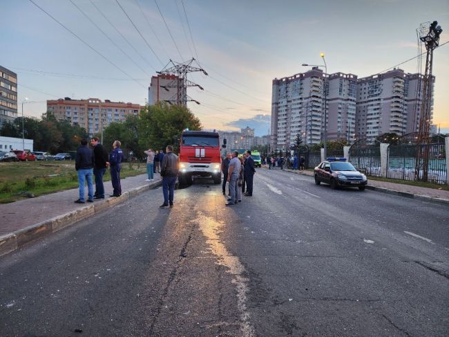 💥 Этой ночью во время атаки беспилотников пострадали многоквартирные дома в Раменском.  Погибла 46-летняя..