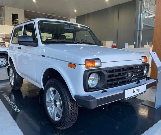 Ну просто не узнать😍  Российский автопроизводитель «АвтоВАЗ» показал новый дизайн классической Lada Niva Legend,..