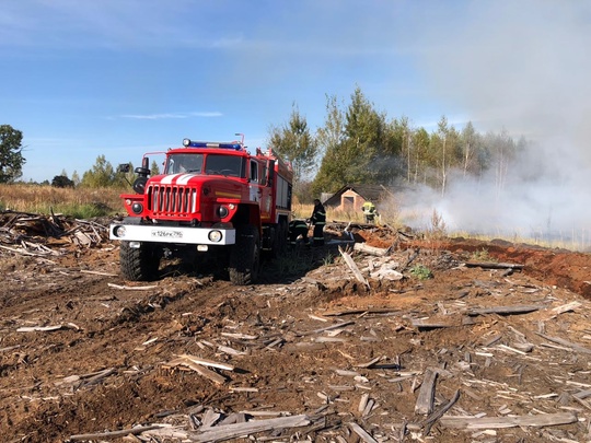 🔥 🌲 Больше трех часов тушили лесной пожар в Луховицах  23 сентября в Белоомутском участковом лесничестве, в..