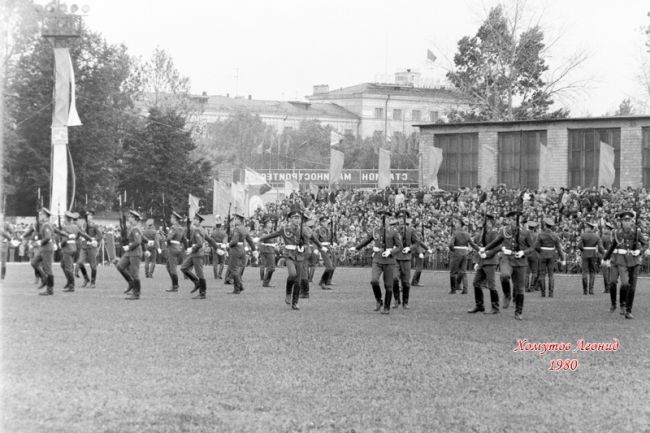 ДЕНЬ ГОРОДА В 1980 ГОДУ
Балашихе 150 лет. Стадион Машиностроитель.
Фото Леонид..