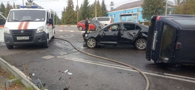 В Московской области спасатели ликвидировали последствия серьезной аварии с опрокидыванием..