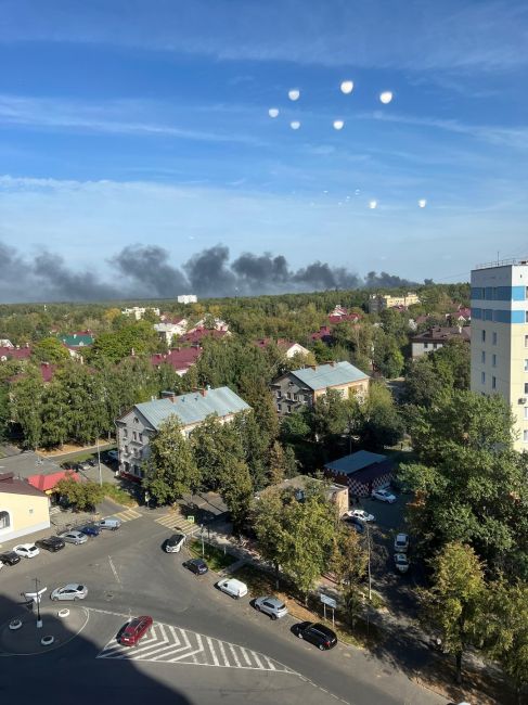 ⚡В Видном начался пожар на коксогазовом заводе 
Дым идет в сторону южных окраин Москвы. На место ЧП едут..