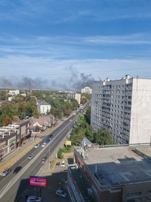 ⚡В Видном начался пожар на коксогазовом заводе 
Дым идет в сторону южных окраин Москвы. На место ЧП едут..