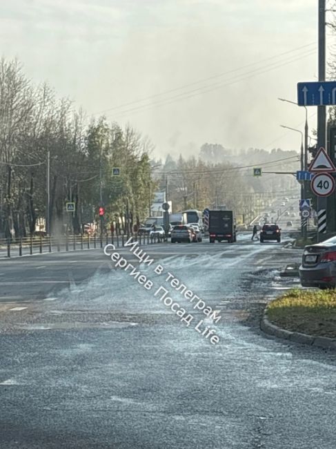 Что-то горит/дымит в районе Лакокраски, сообщают..