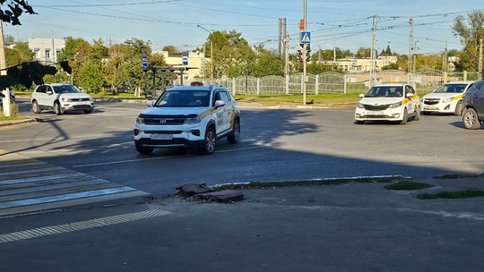 ⚡ На перекрестке улицы Ленина и проспекта Кирова ДТП. Движение затруднено, будьте внимательны!  Фото: Елена..