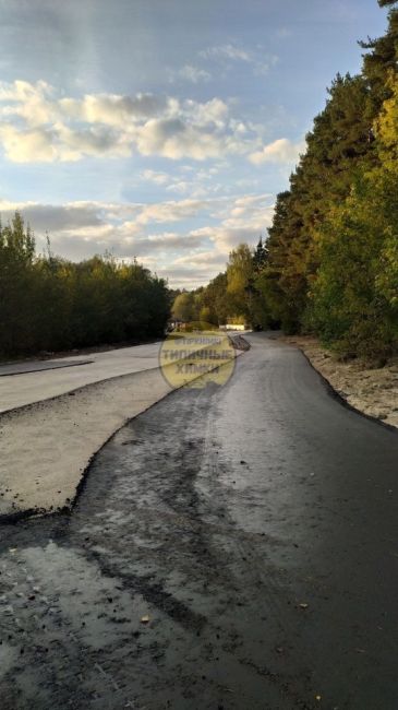 На стадионе «Снежинка» уложили первоклассный асфальт! Теперь лыжники могут и летом тренироваться на лыжах с..