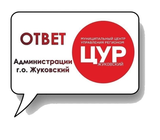 Доброе утро. Мусорные контейнеры битком. Выкатили один контейнер с него попадал мусор , высыпали в мусорную..