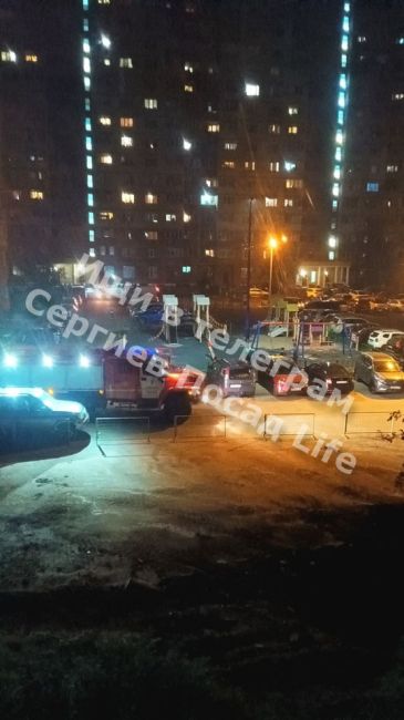 Сгорел автомобиль во дворе дома 218А по проспекту Красной Армии. На момент приезда пожарных жители успели..