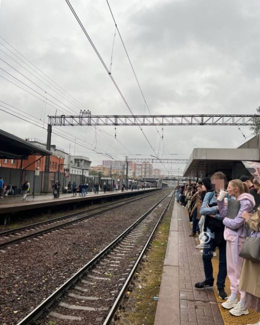 ❗️В сторону Москвы также наблюдают перебои в движении электричек  «Уже 50 минут нет электрички люди вообще..