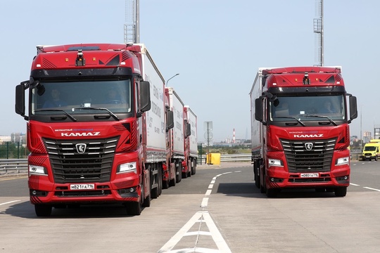 Движение беспилотных грузовиков запущено на протяжении всей трассы М-11 🚛  Они курсировали с лета 2022 года,..