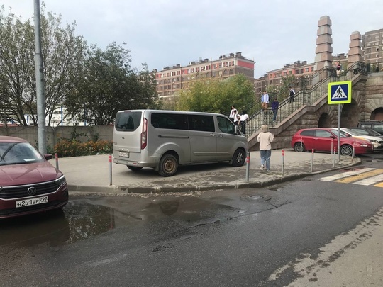 Царь парковки думал, что всех обхитрил, но что-то пошло не так 😁  После того, как водитель данного авто..