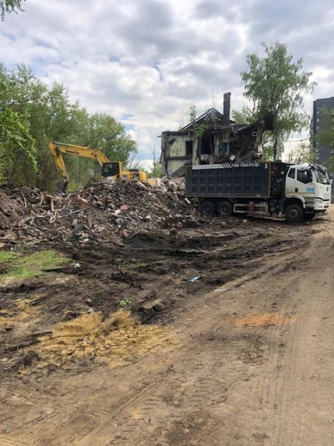 В Подольске снесли аварийный дом на улице Плещеевской.  Трехэтажный жилой дом № 46 на улице Плещеевской..