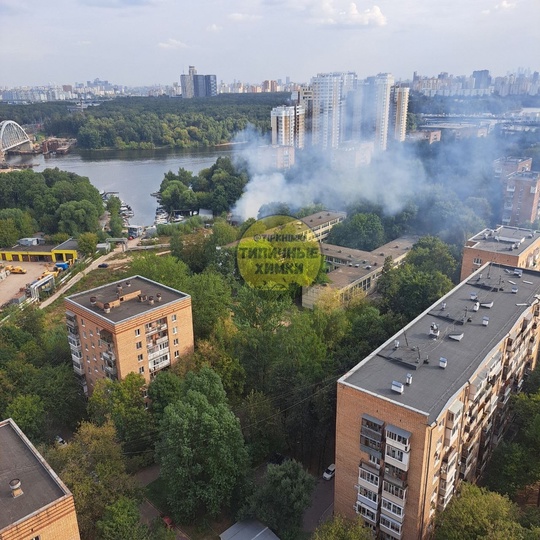 ❗️Пожар в гаражном кооперативе за 11 лицеем в старых Химках. Пожарные уже на месте,..