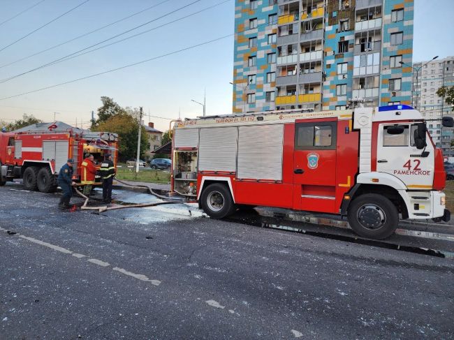 💥 Этой ночью во время атаки беспилотников пострадали многоквартирные дома в Раменском.  Погибла 46-летняя..