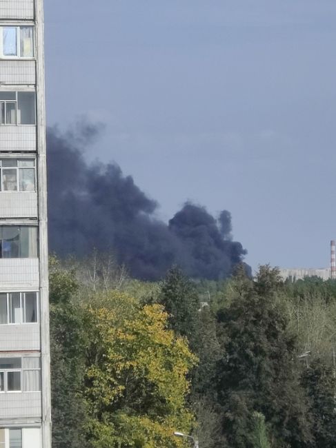 ⚡В Видном начался пожар на коксогазовом заводе 
Дым идет в сторону южных окраин Москвы. На место ЧП едут..