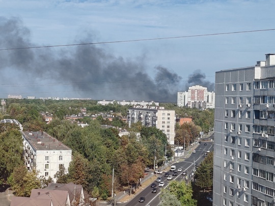 ⚡В Видном начался пожар на коксогазовом заводе 
Дым идет в сторону южных окраин Москвы. На место ЧП едут..