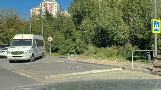 Около ЖК «Да Винчи» наконец-то сузили проезжую часть в районе наземного перехода, применив безопасный..