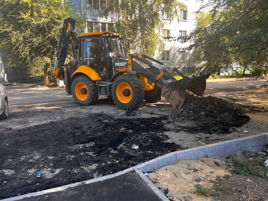 🚜 На улице Малышева в Коломне завершается благоустройство двора  На территории двора у домов № 16 и № 18 по..