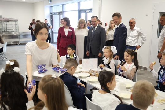 В БАЛАШИХЕ ОТКРЫЛАСЬ НОВАЯ ШКОЛА. 👏 
В жилом комплексе «Пехра» построили четырёхэтажное учебное заведение..