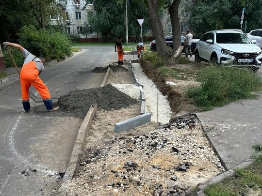 🏢 У дома № 10 на улице Калинина в Коломне обновили тротуар  Существующая здесь ранее пешеходная дорожка..