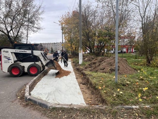 ✅ В мкр. Полигон к концу следующей недели будет новый тротуар.
Он оградит пешеходов от интенсивного движения..