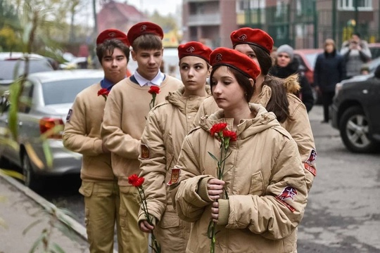 ЧТОБЫ ПОМНИЛИ 🙏
Валентин Ушаков родился в марийском селе Кужмара в апреле 1979 года. Срочную службу проходил..