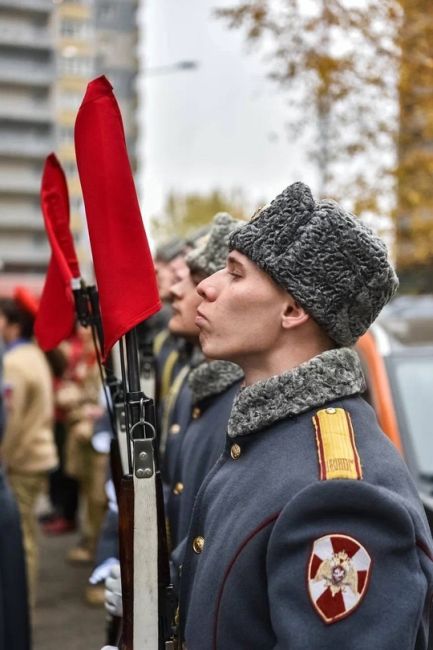 ЧТОБЫ ПОМНИЛИ 🙏
Валентин Ушаков родился в марийском селе Кужмара в апреле 1979 года. Срочную службу проходил..