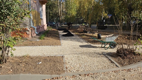 🌳🚜 В Коломне завершается благоустройство дворов и установка детских городков  В городском округе Коломна..