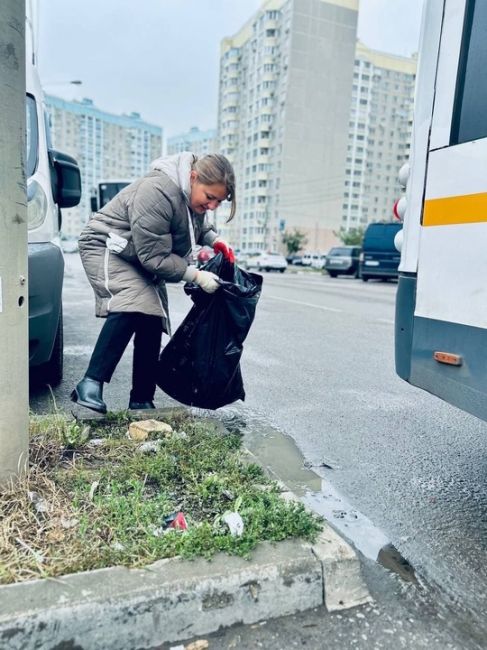 Сегодня сотрудниками территориального отдела Видное «6 микрорайон» совместно с МБУ «ДорСервис», МБУ..