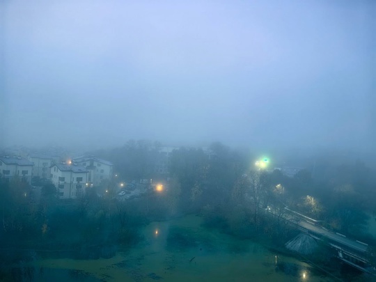 Утренний туман в районе Маяка 🌫️
Как говорится, хоть глаз выколи, ничего не..