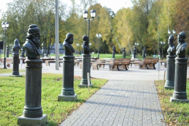 Андрей Воробьев и Владимир Мединский открыли Аллею правителей в Подмосковье  Андрей Воробьев и Владимир..