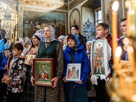 Ученики воскресной школы Троицкого собора написали иконы для бойцов СВО  Учащиеся иконописного класса..