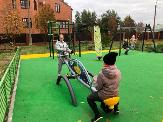 🌳🚜 В Коломне завершается благоустройство дворов и установка детских городков  В городском округе Коломна..