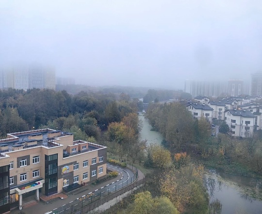 Утро в Химках началось с тумана 🌫️  Фото - Яна..