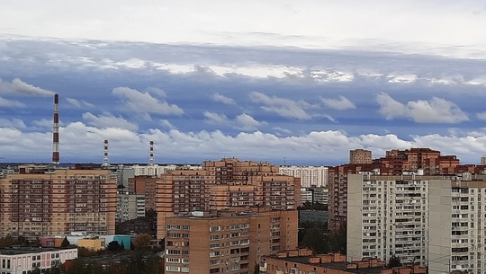 Тучи над городом встали... Сильный северный ветер принёс из Мурманска красивые тёмные тучи с белокрылыми..