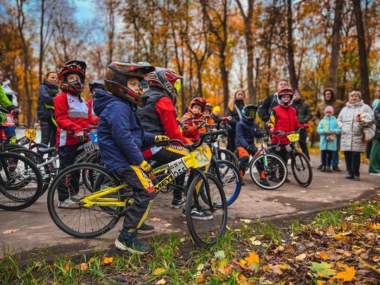 🚵‍♀ В парке Мира в Коломне открыли памп-трек  Новую велотрассу в парке Мира построили по поручению..