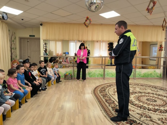 💫 В детском саду «Андрюшка» сотрудники ГАИ и отдела безопасности дорожного движения «Рамавтодора» провели..