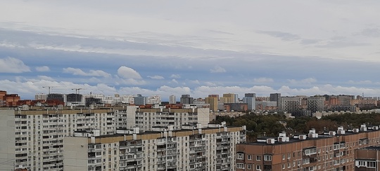 Тучи над городом встали... Сильный северный ветер принёс из Мурманска красивые тёмные тучи с белокрылыми..