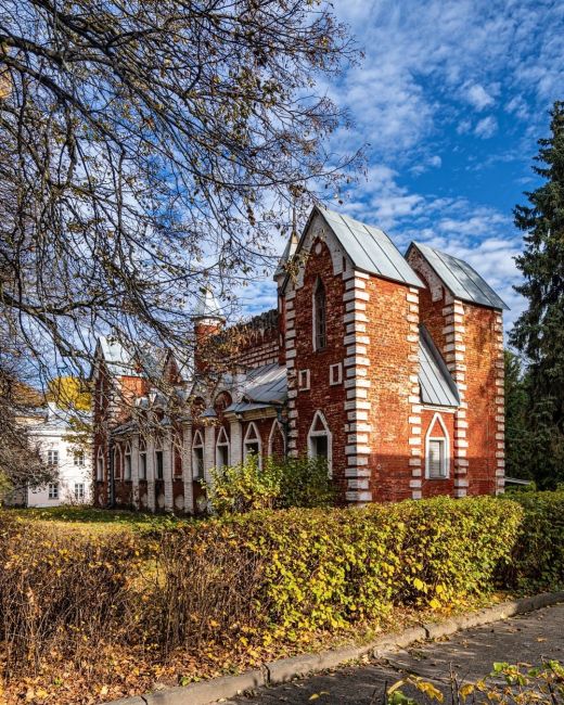 На моих фото осенняя усадьба Суханово, родовое имение князей..