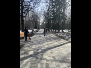 Альтернатива дворникам, которых постоянно не хватает 😄  Интересно, а зимой со снегом он так..