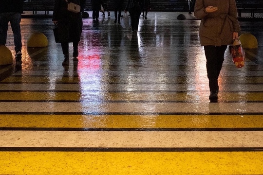 Осенний вечер на Привокзальной площади ☔️  📷 - Дмитрий..