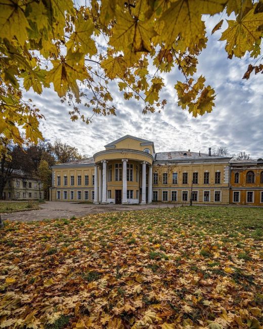 На моих фото осенняя усадьба Суханово, родовое имение князей..